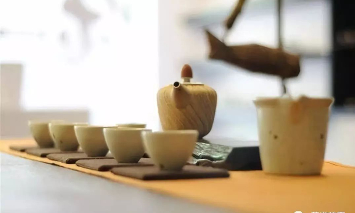 茶终于寂静,人终于无声